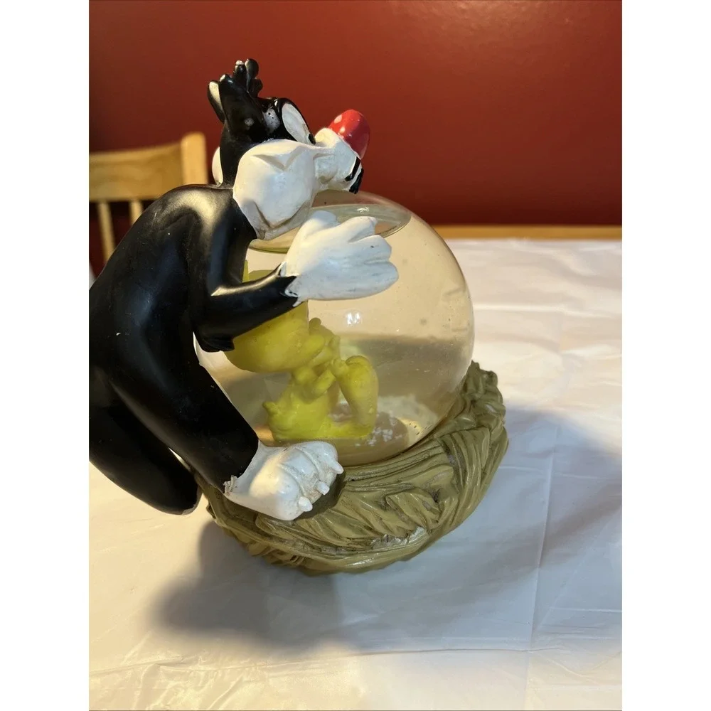 1995 Warner Bros Looney Tunes Sylvester & Tweety Bird Large Snow Globe